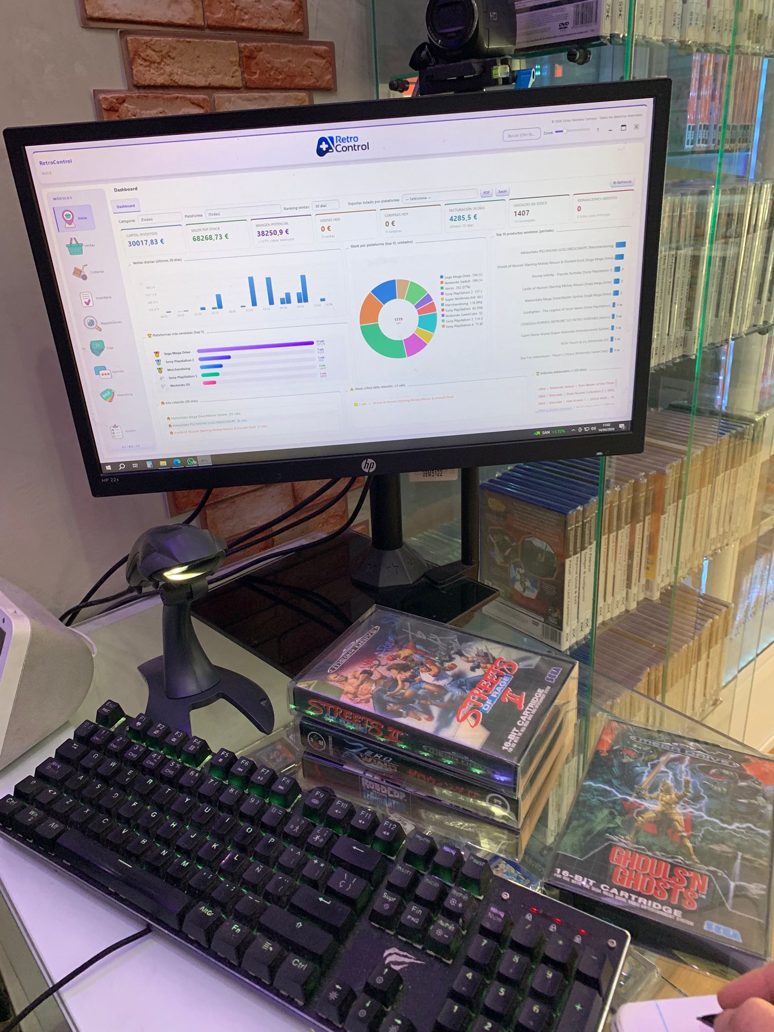 RetroControl en uso en una tienda de videojuegos retro